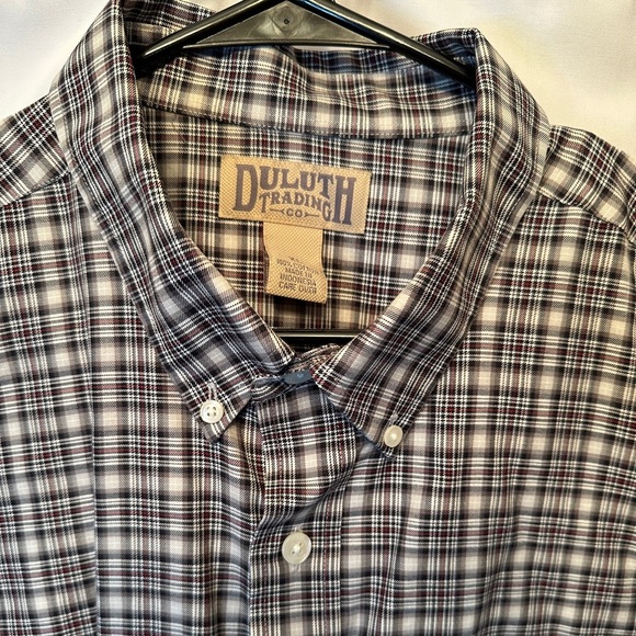 Duluth Trading Co. Men’s XL Button Down Black, White Red Plaid Mint Condition - Picture 2 of 8